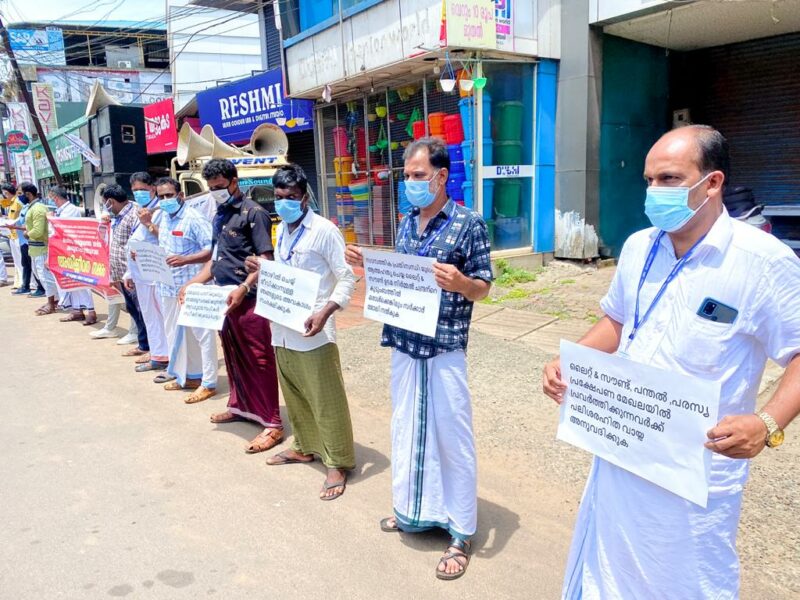 Light-and-sound-protest-valanchery