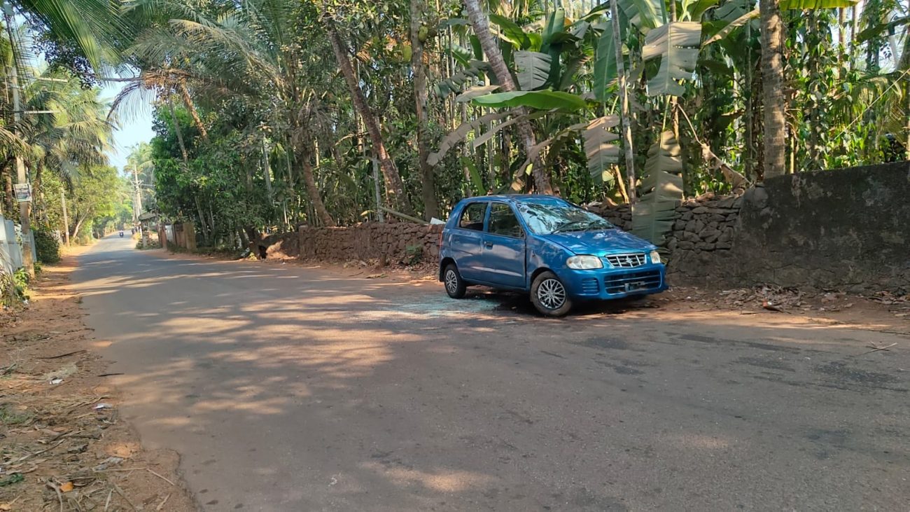 car-athavanad-accident