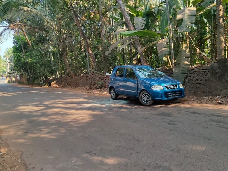 car-athavanad-accident